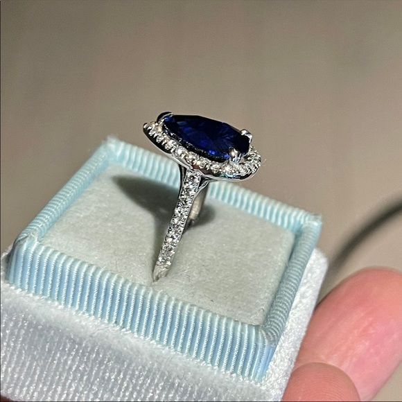 Sapphire and diamond pear engagement ring. Size 8 - Picture 7 of 9